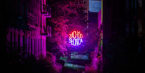 THE ROUTE OF NEON SIGNS3